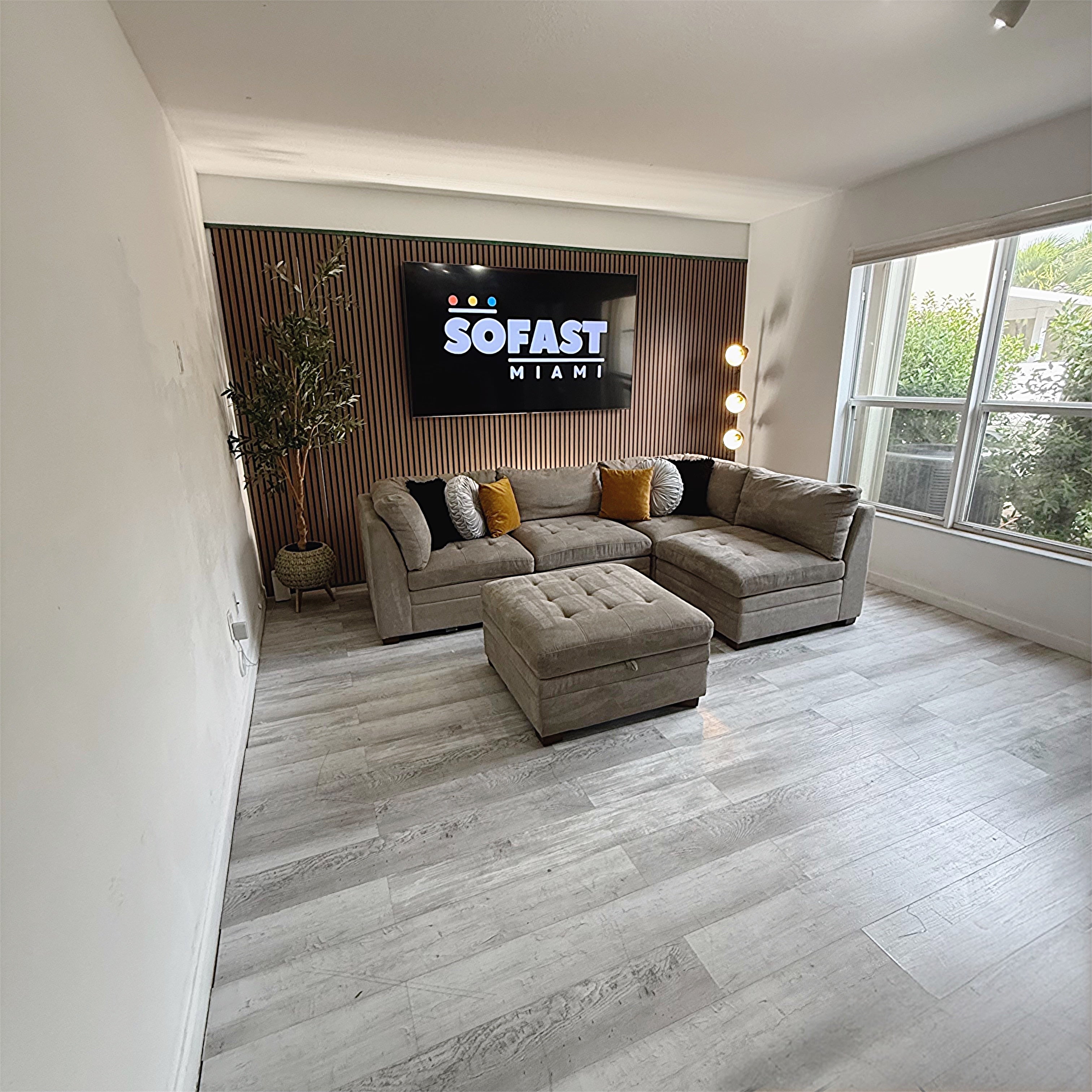 Thomasville Modular Sectional – Gray Microfiber with Storage Ottoman