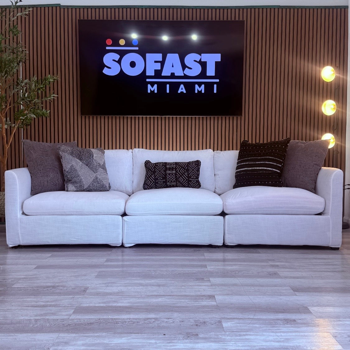 Willow White Fabric Sectional – White – Like New