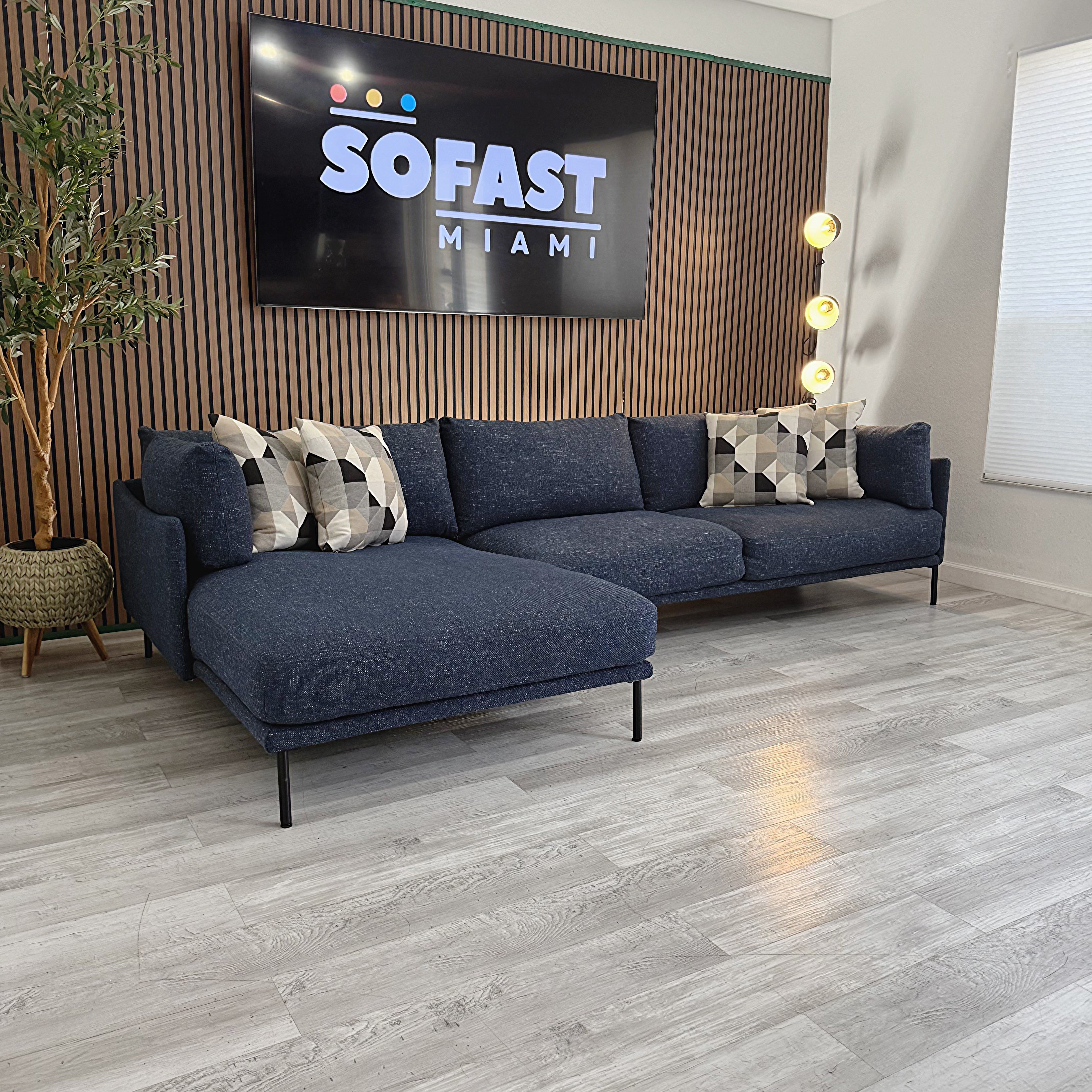 Sectional Couch with Right Chaise – Blue Fabric