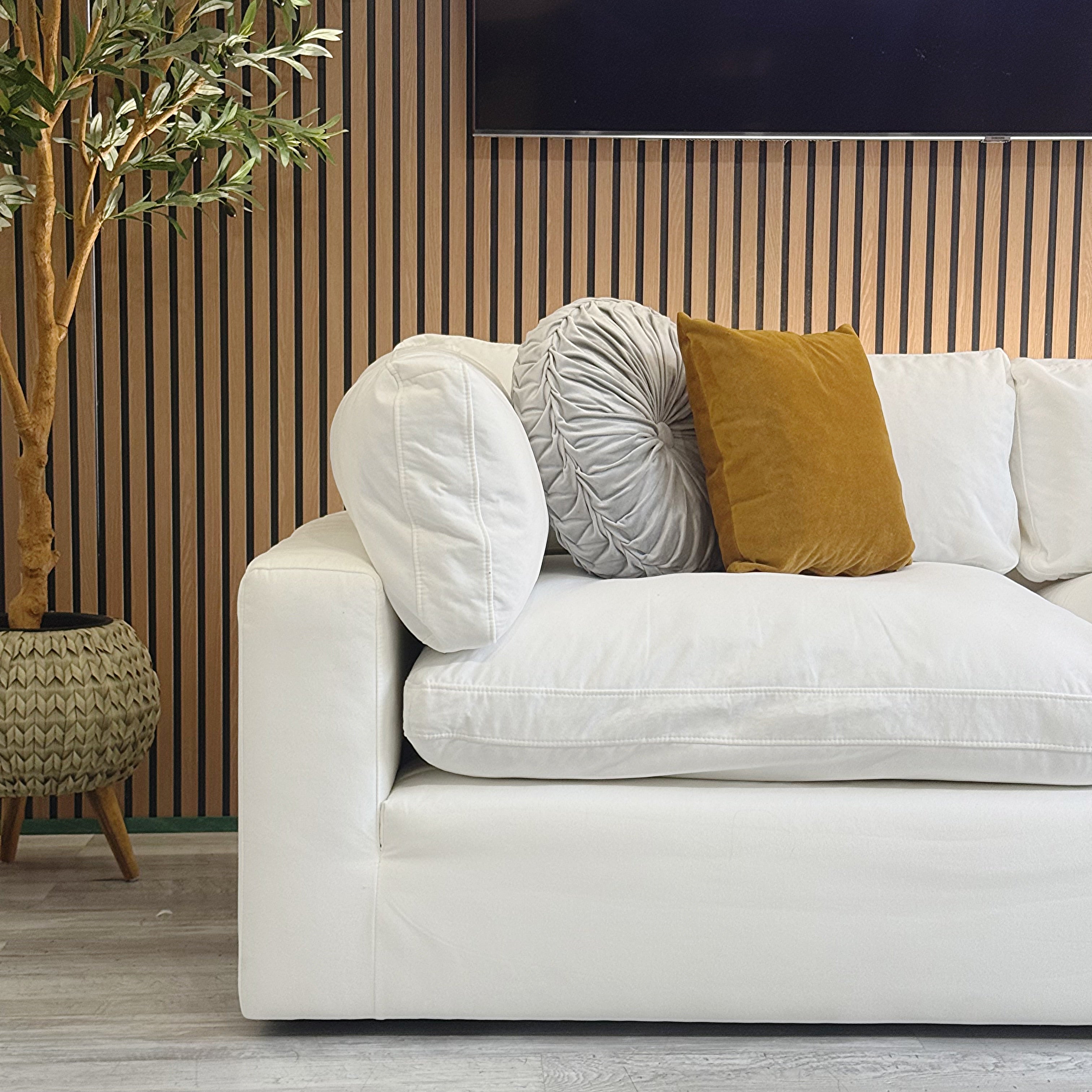 Loveseat Cloud – White Performance Fabric