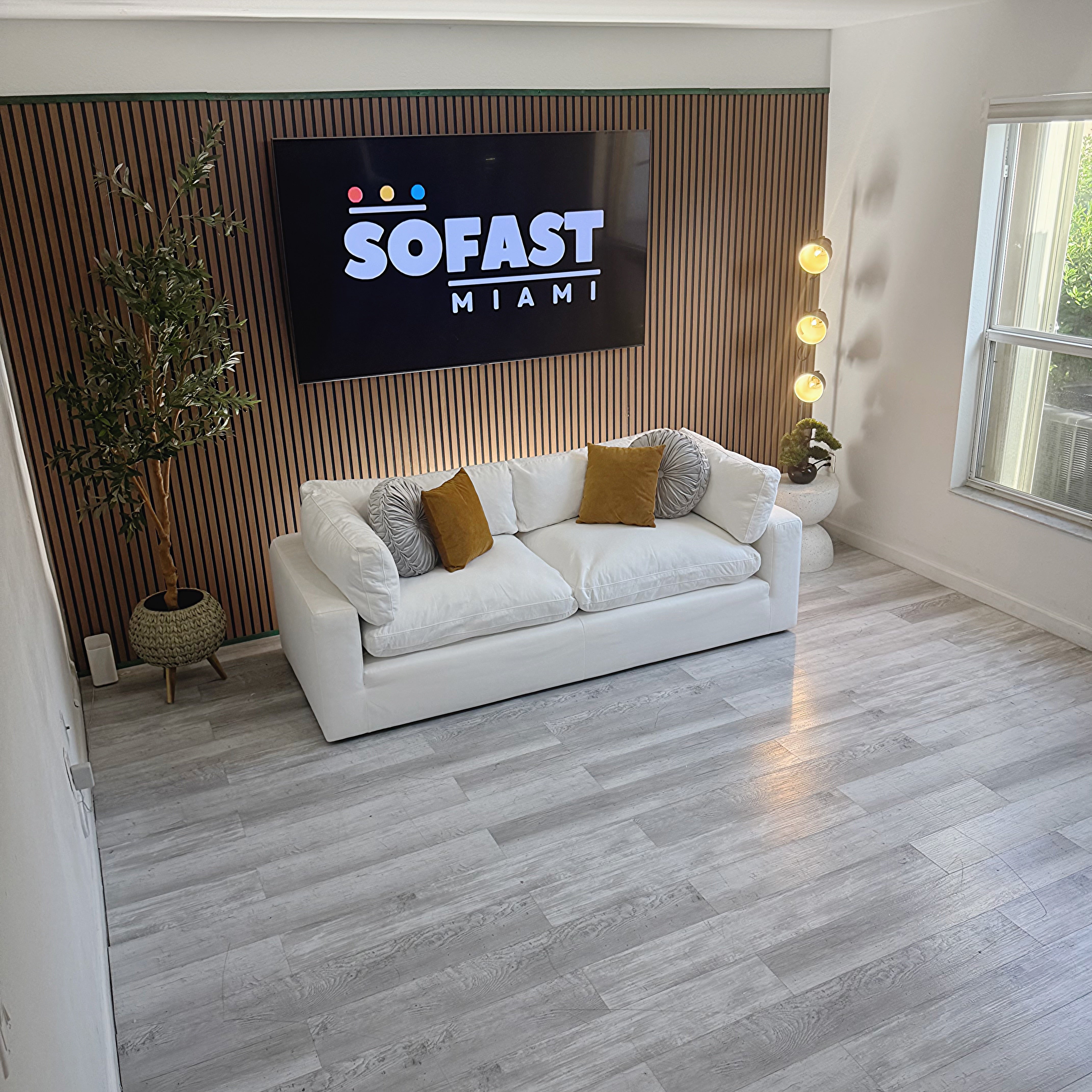 Loveseat Cloud – White Performance Fabric