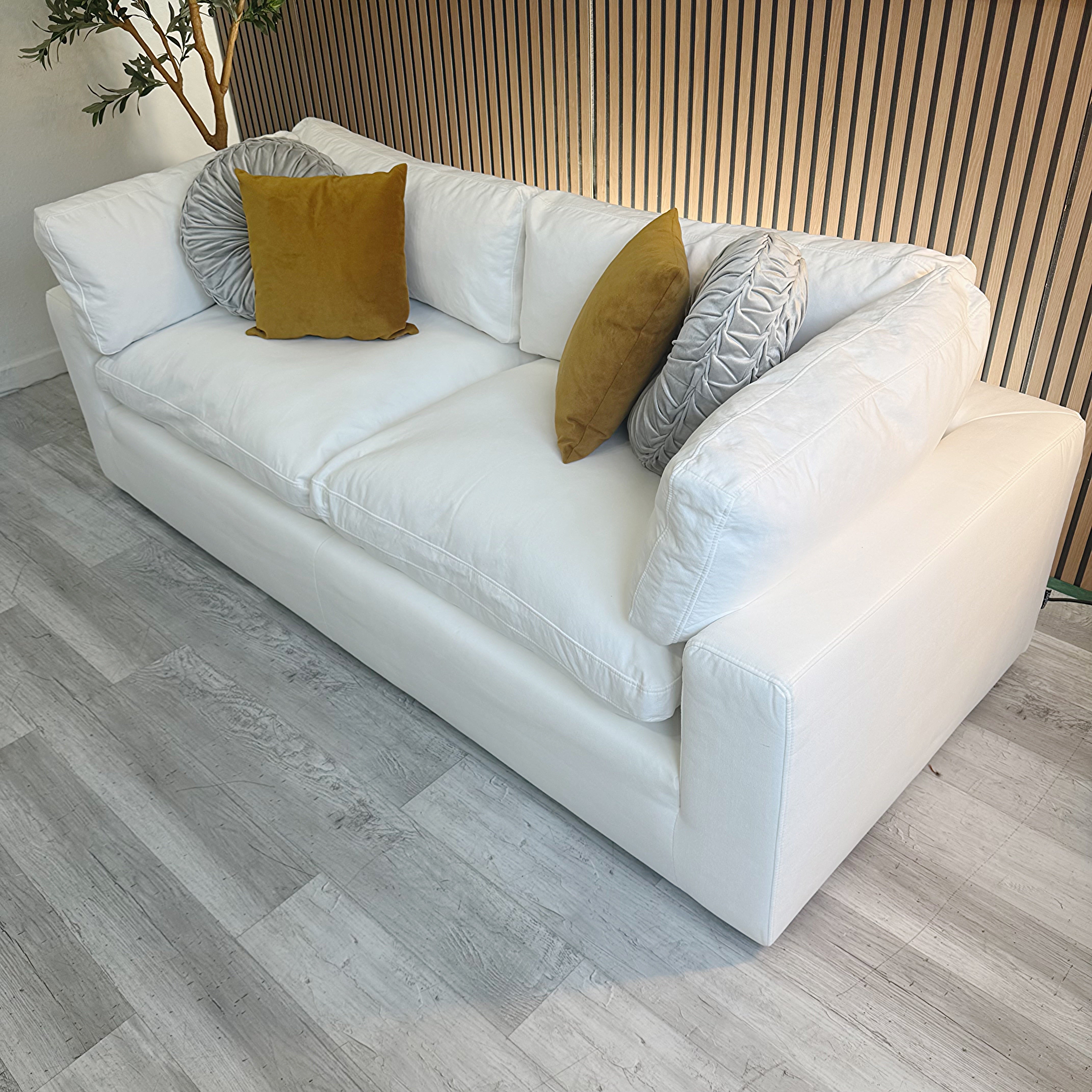 Loveseat Cloud – White Performance Fabric
