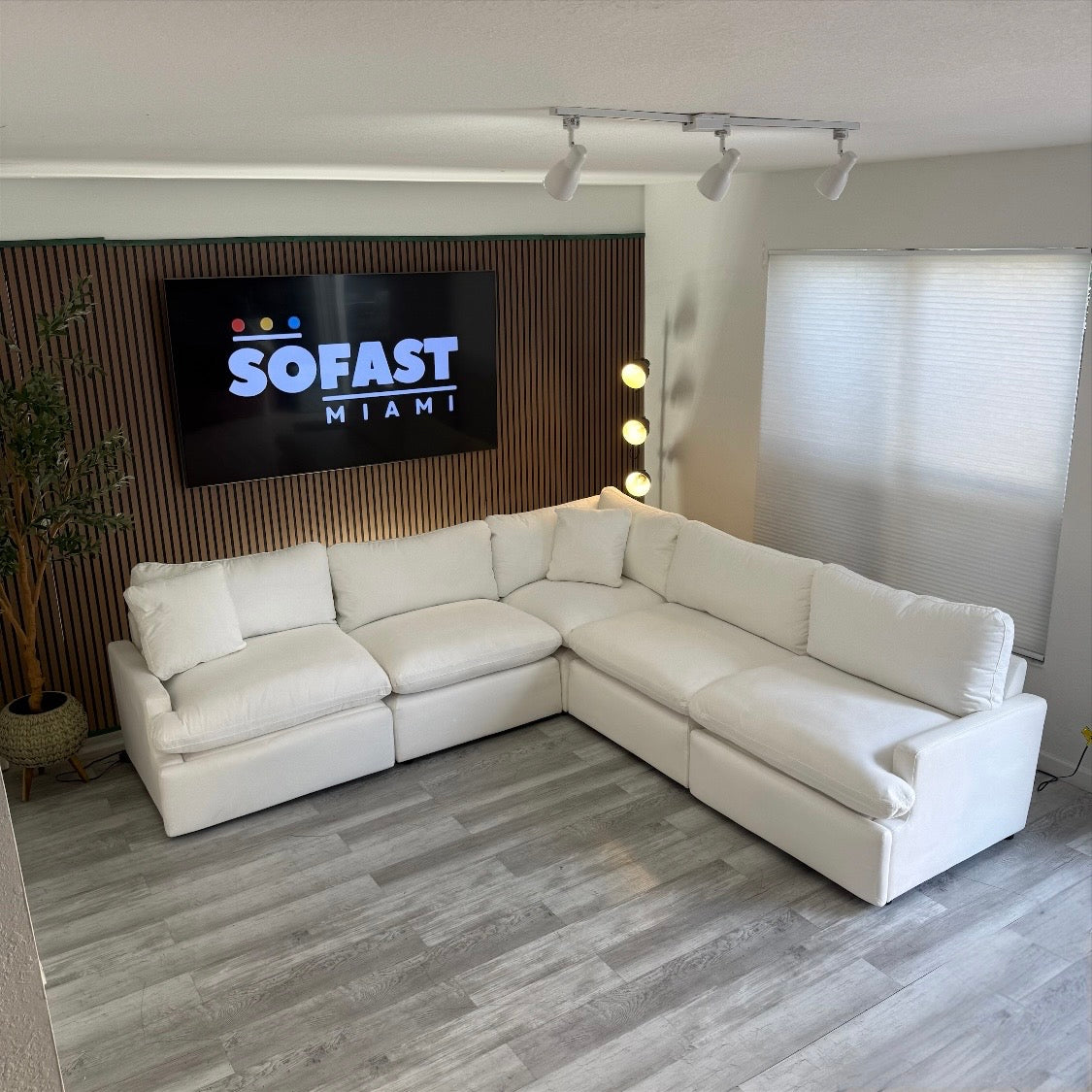 Skye Sectional – White