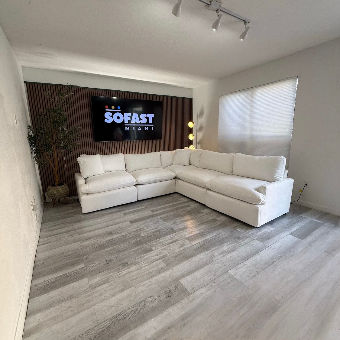 Skye Sectional – White