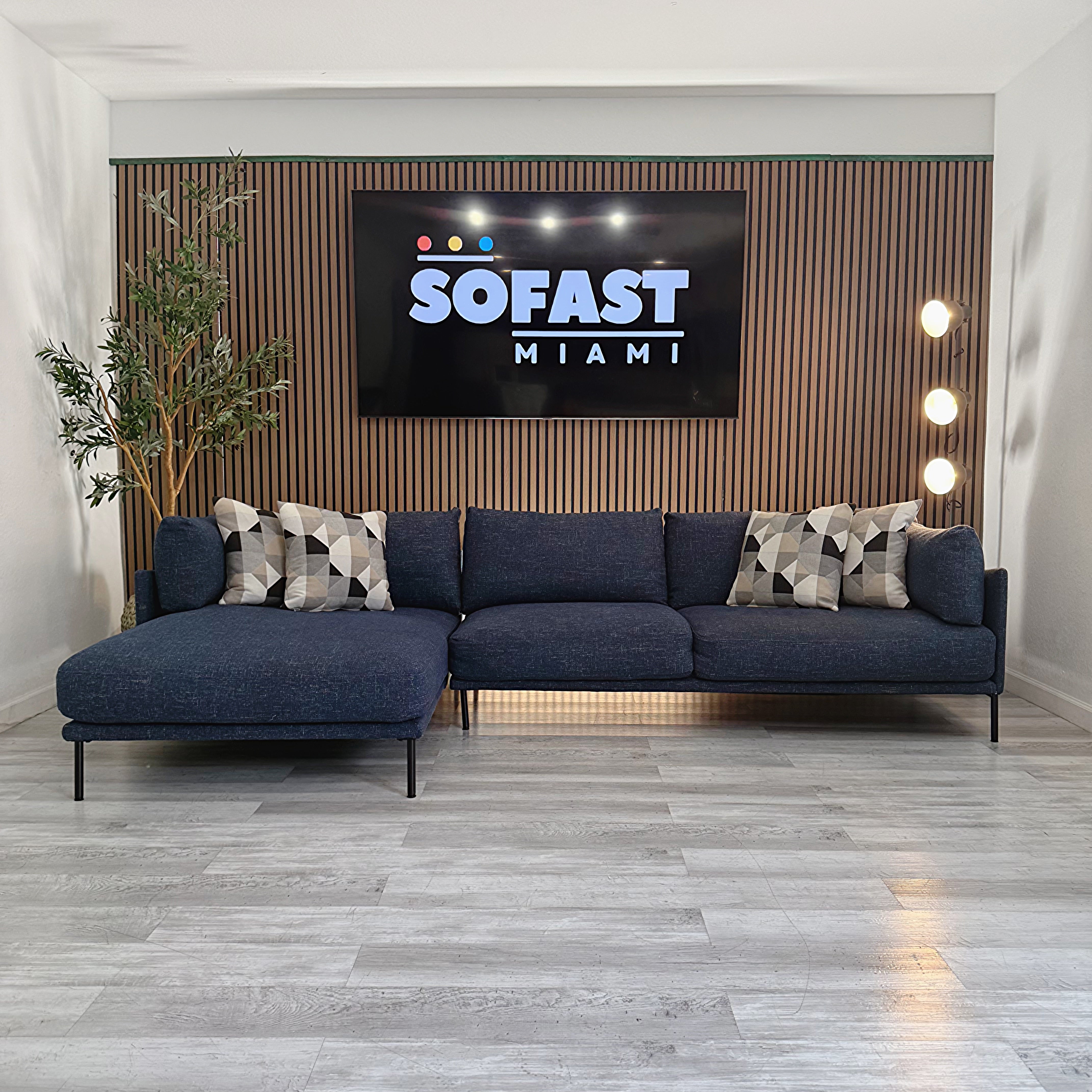 Sectional Couch with Right Chaise – Blue Fabric
