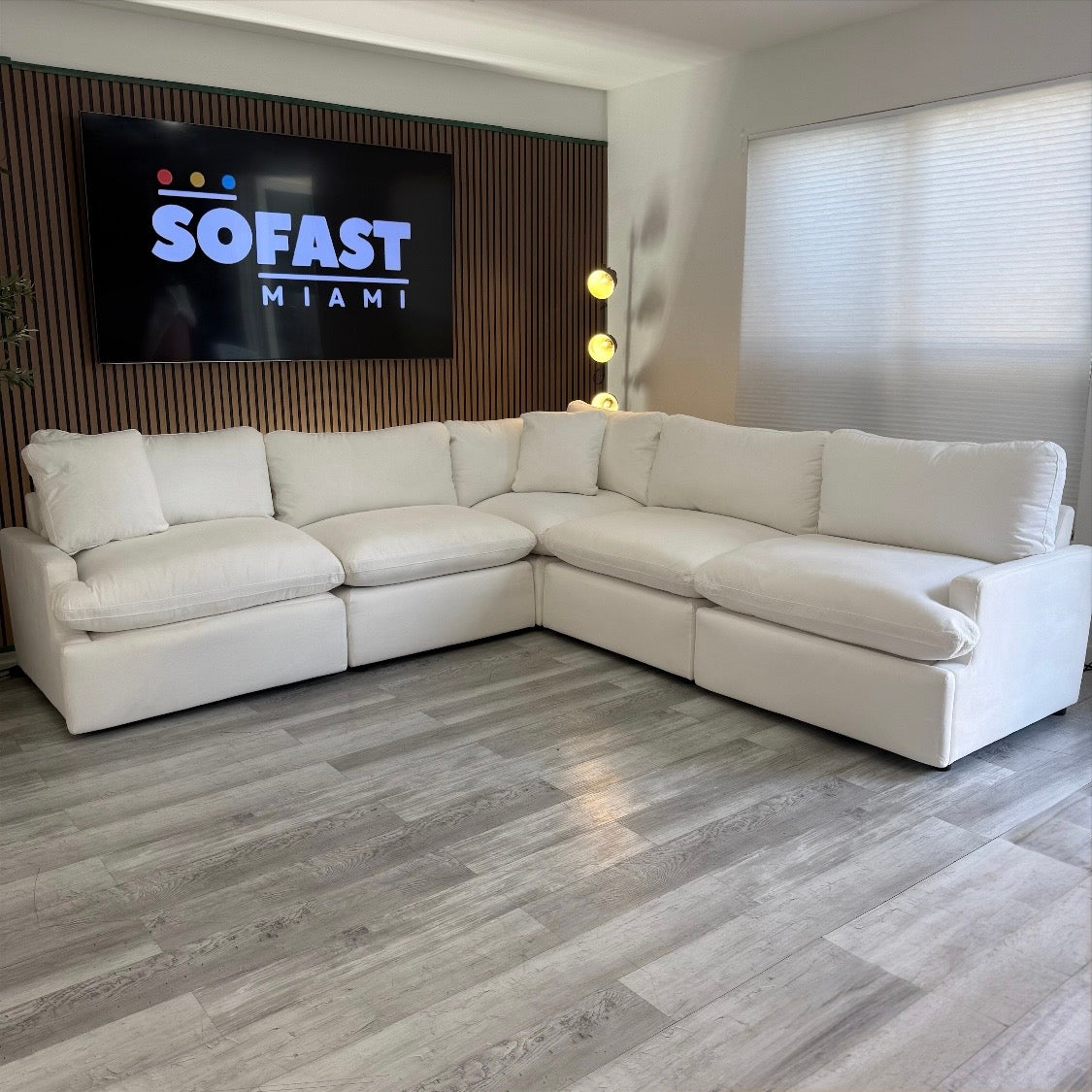 Skye Sectional – White