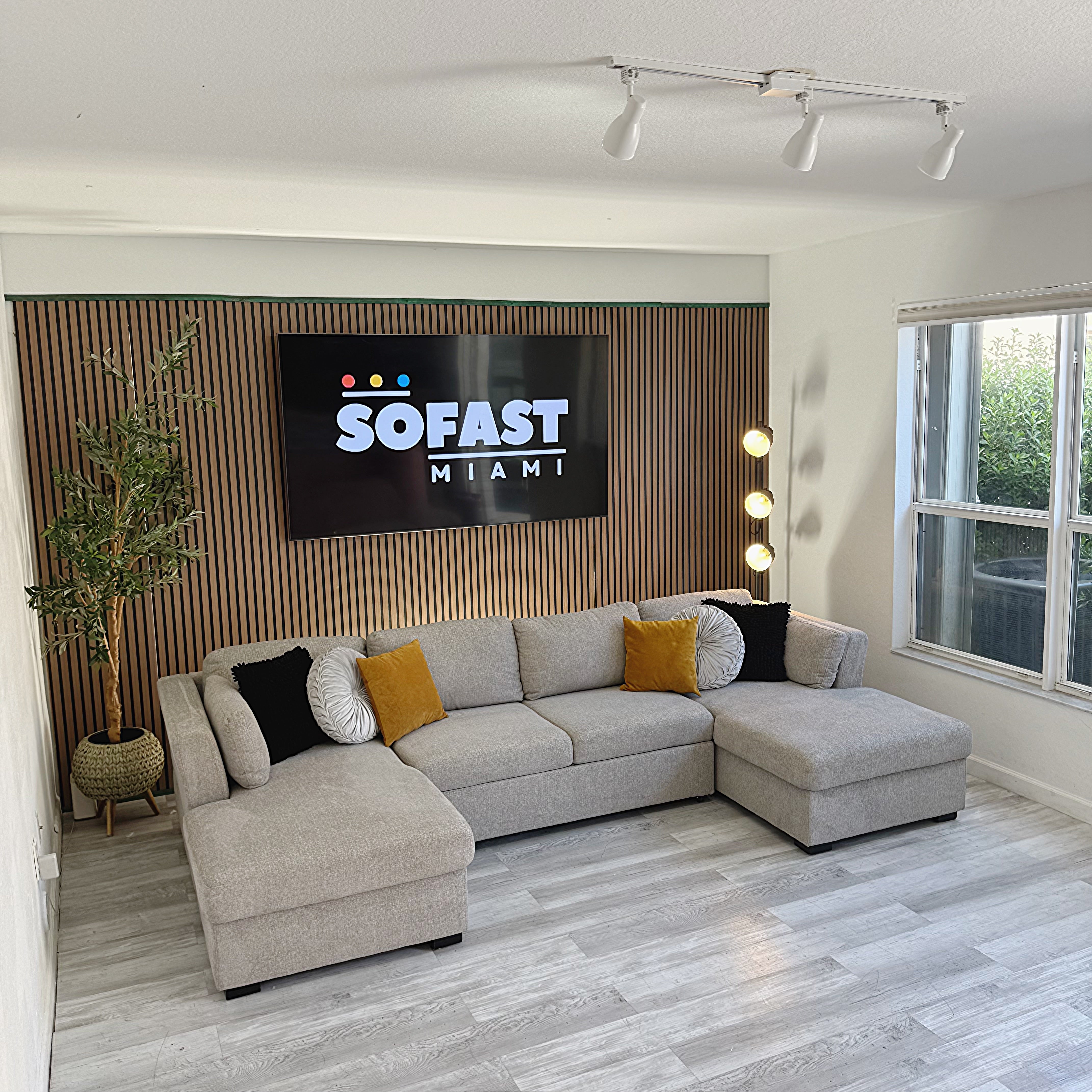 Sectional Convertible Thomasville Corvalis – Gray Fabric with Double Storage Chaise & Center Sleeper