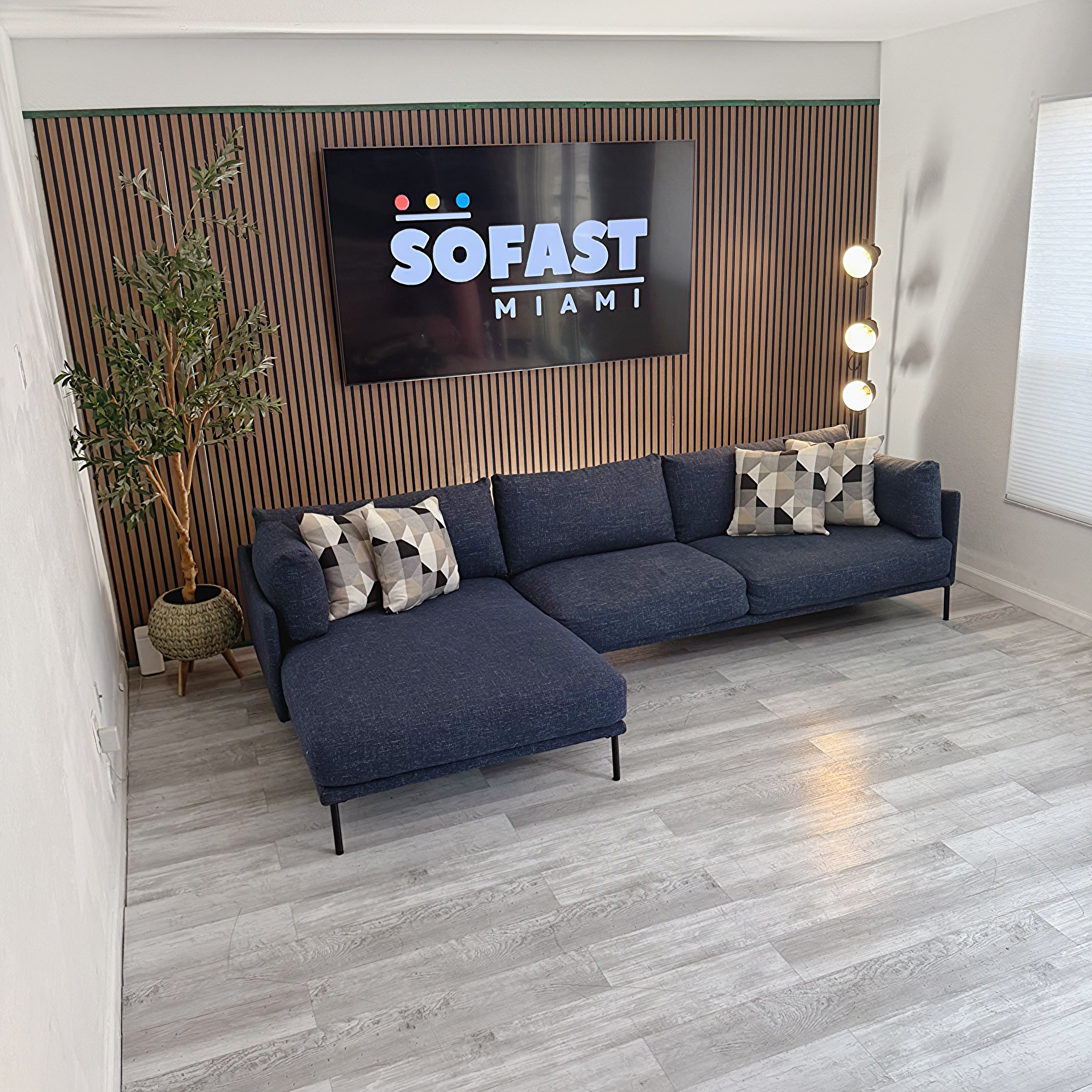 Sectional Couch with Right Chaise – Blue Fabric